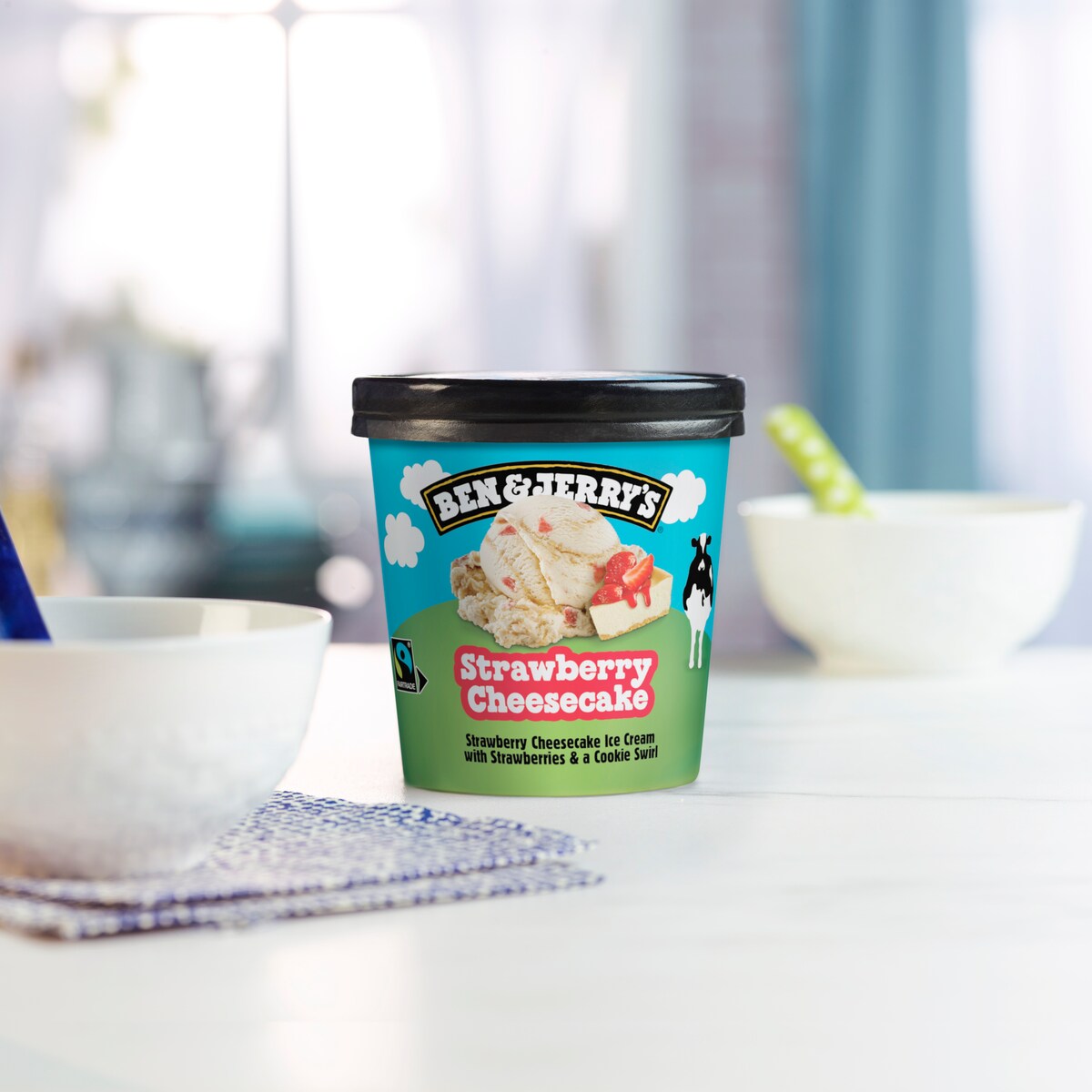 Strawberry Cheesecake Glace - Pint 3 / 4